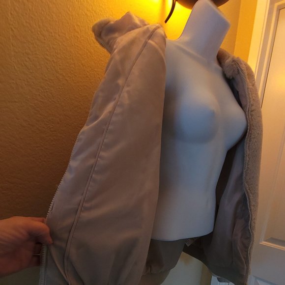 Blanc Noir   sheered faux furJacket  Super soft  NWOT 🤍🤍🤍🤍🤍✨ - Picture 9 of 13